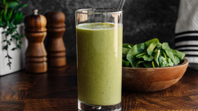 High-Fiber Peach Green Smoothie