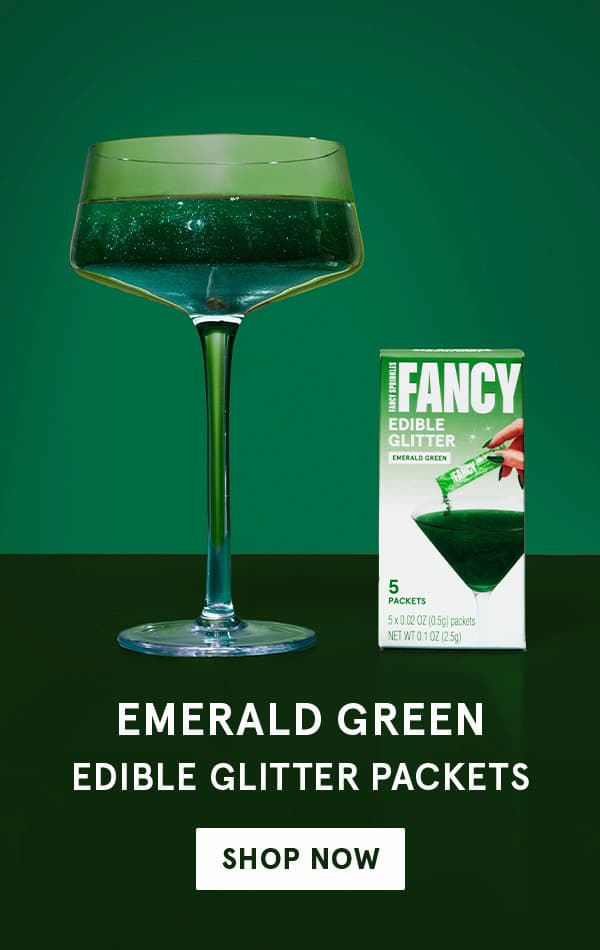 A cocktail glass decorated with our Emerald Green Edible Glitter, shop now!