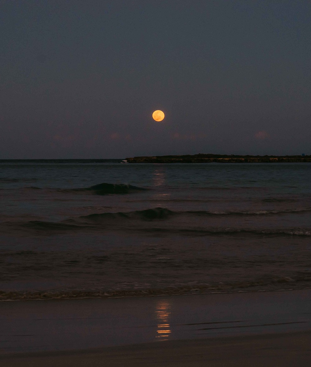 Moonrise over Popoi'a