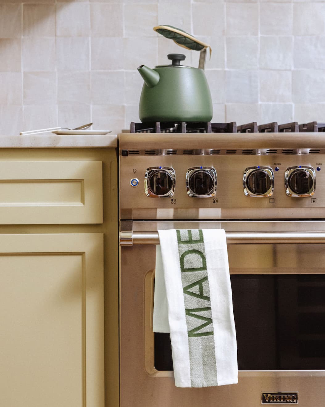 Image of willow green kettle + towel
