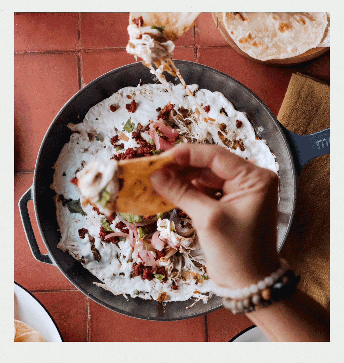 Gif of Carbon Steel Pan and Cast Iron pan