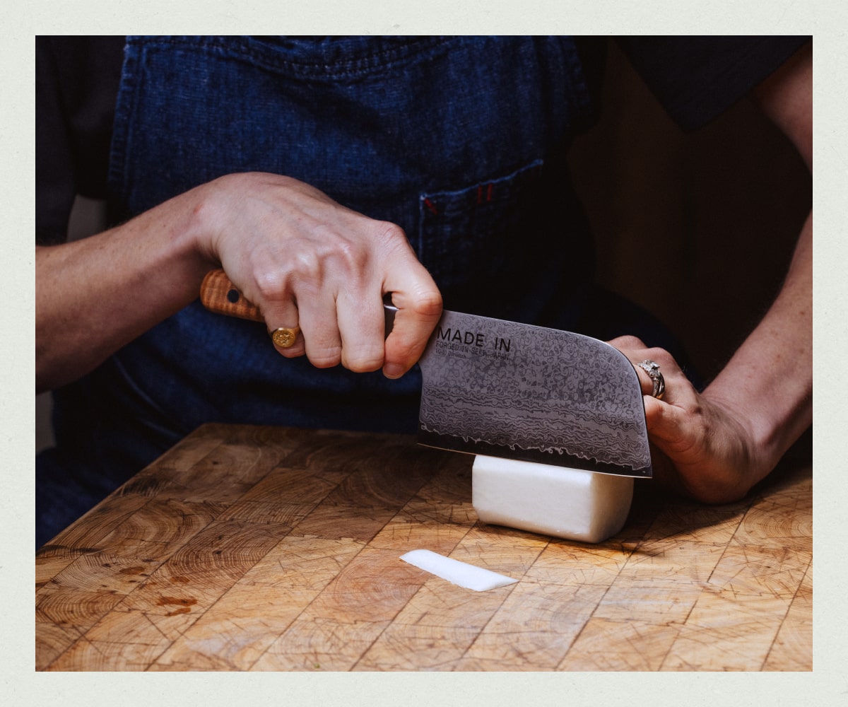 Thinly slicing with Kamagata knife