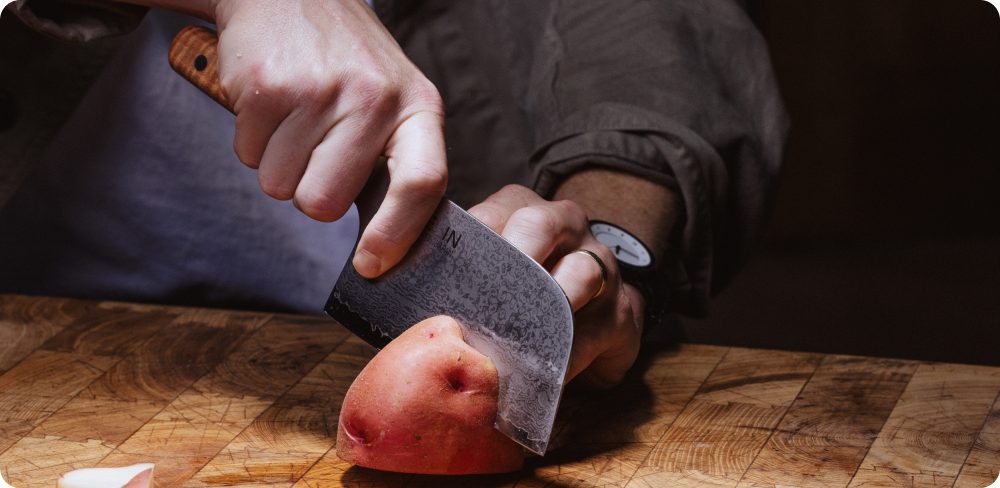 Chopping vegetables with the Kamagata knife