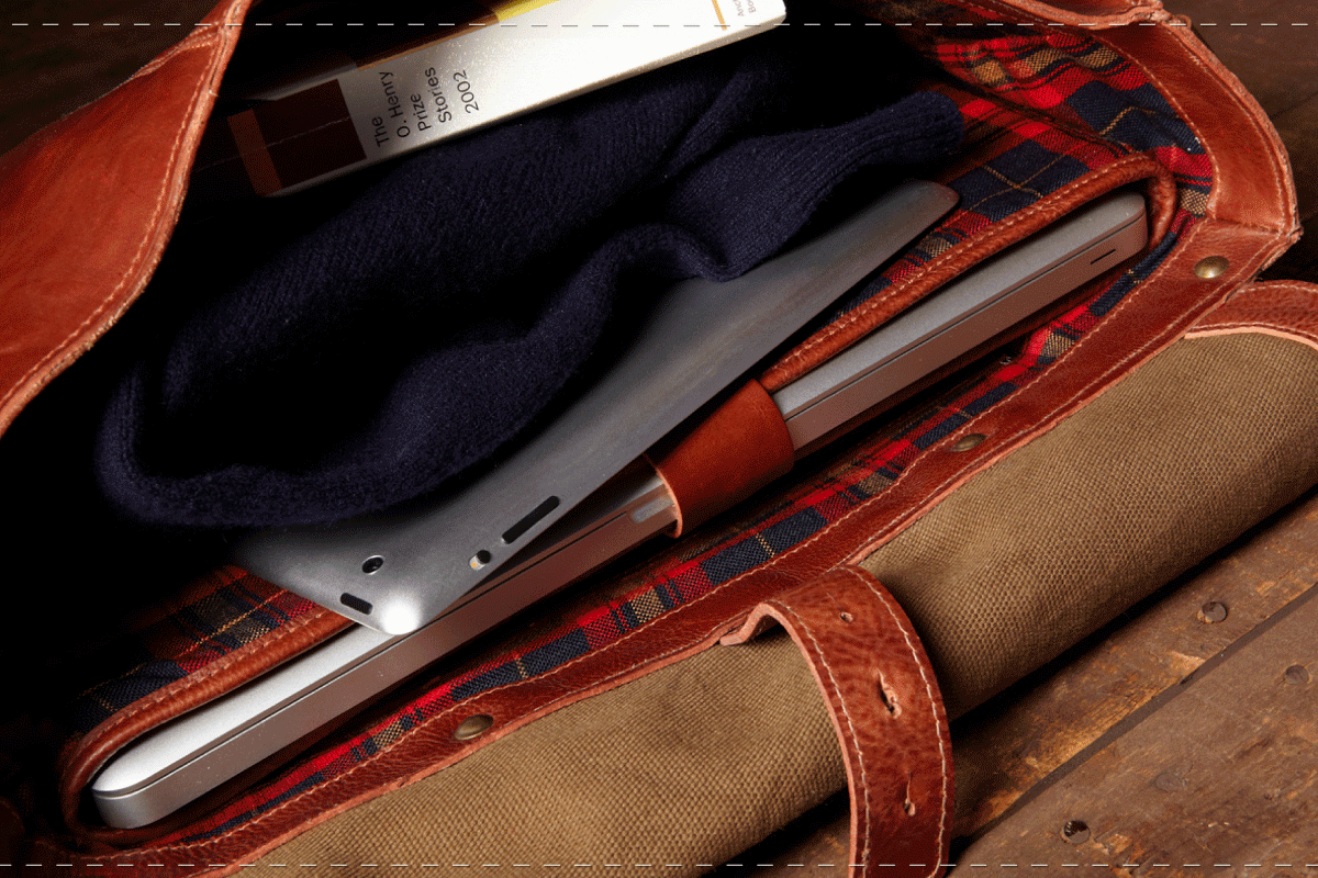 Kent Messenger interior organization, padded laptop protection, and trolley sleeve
