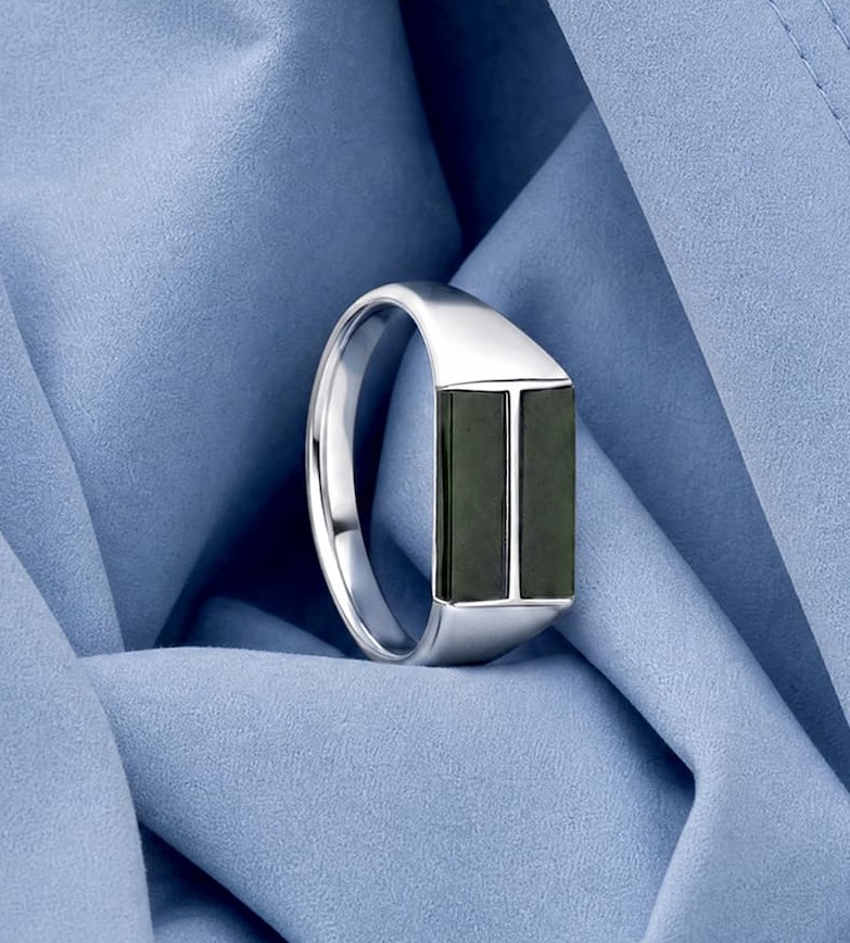 Duo Jasper ring in blue fabric.