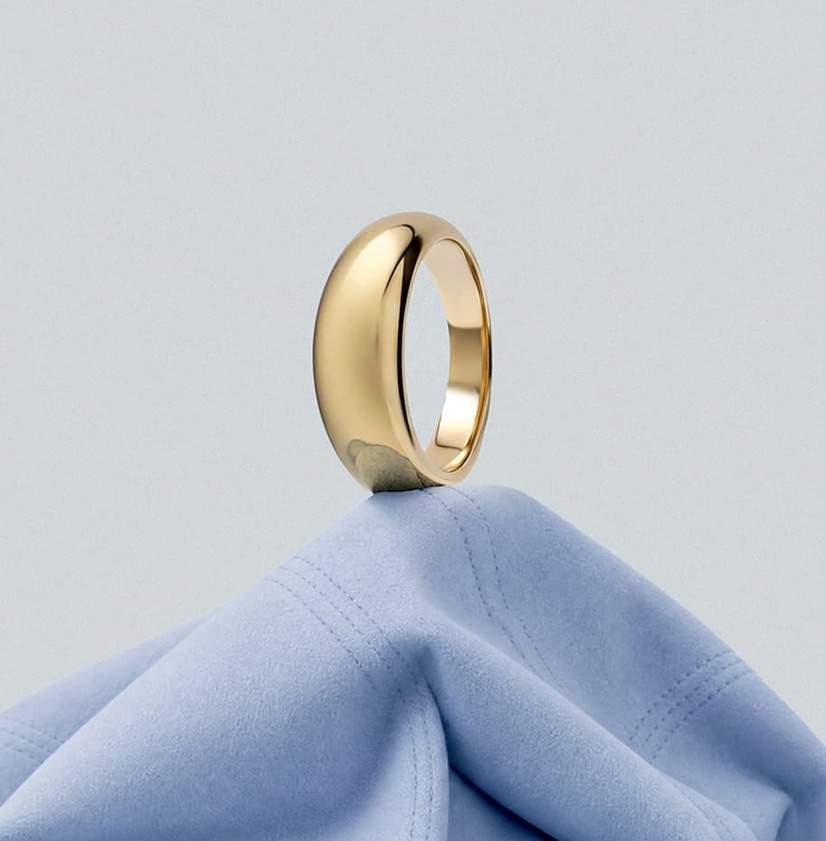 Duo Jasper ring in blue fabric.