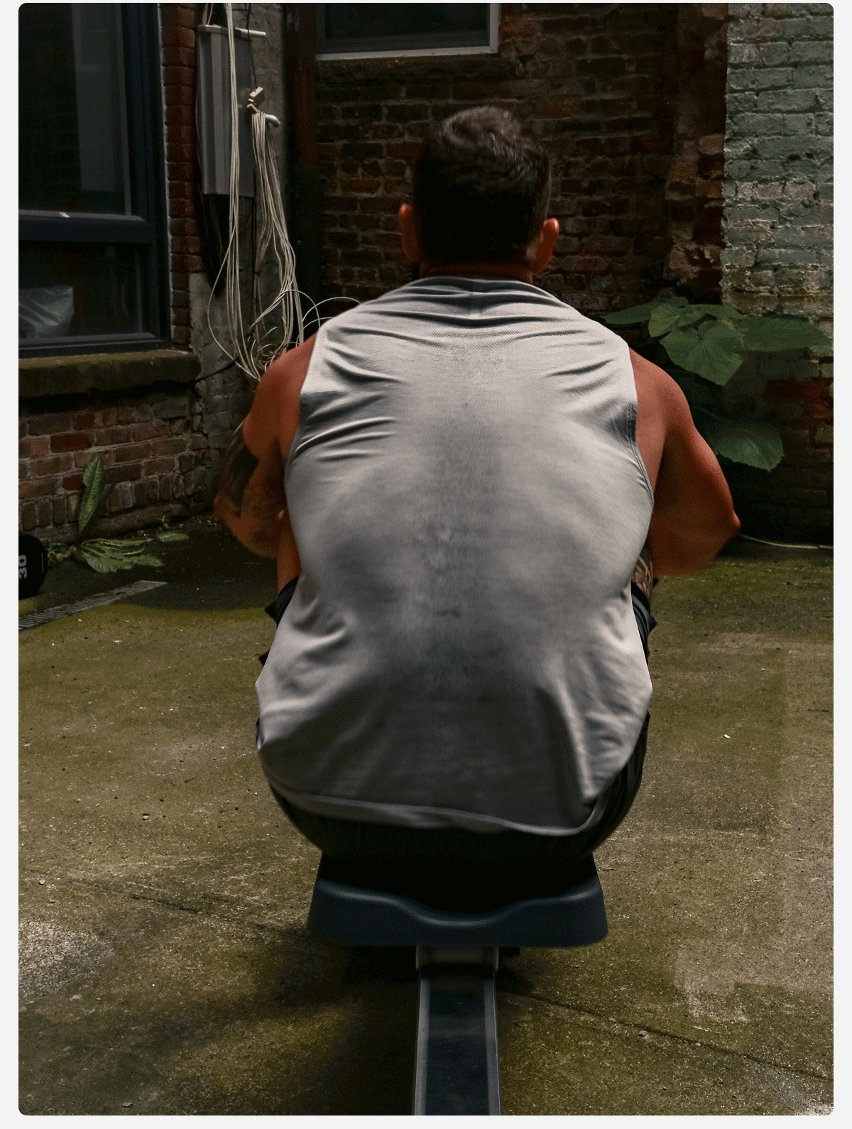 GIF: Lifestyle in-gym training image in Interval Muscle Tee