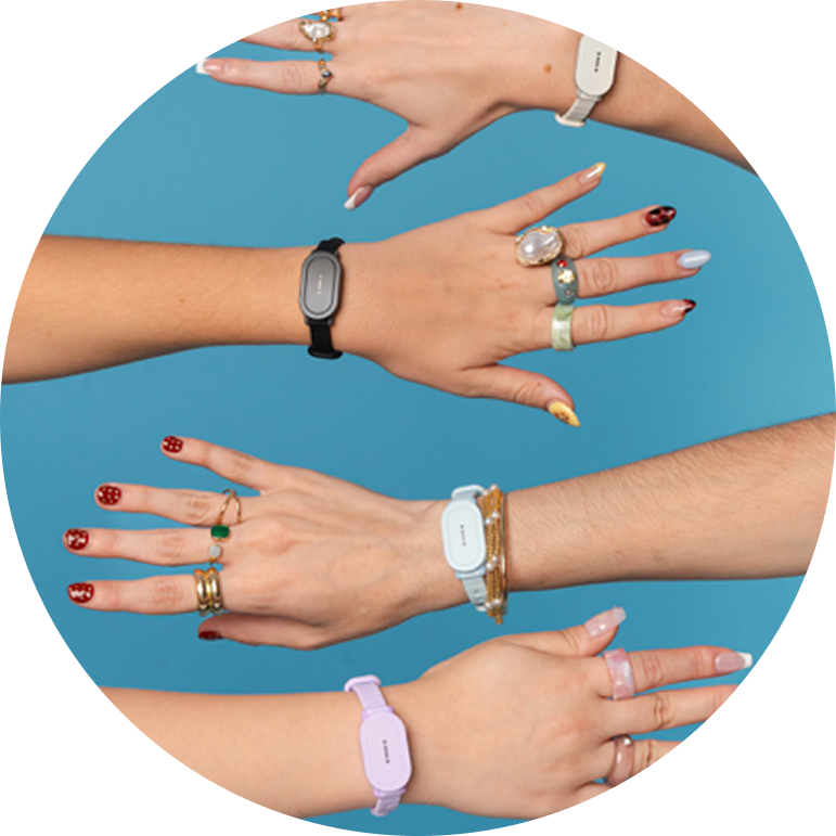 👥 Stay closer.  Connect with up to 3 loved ones and share real-touch moments anytime.