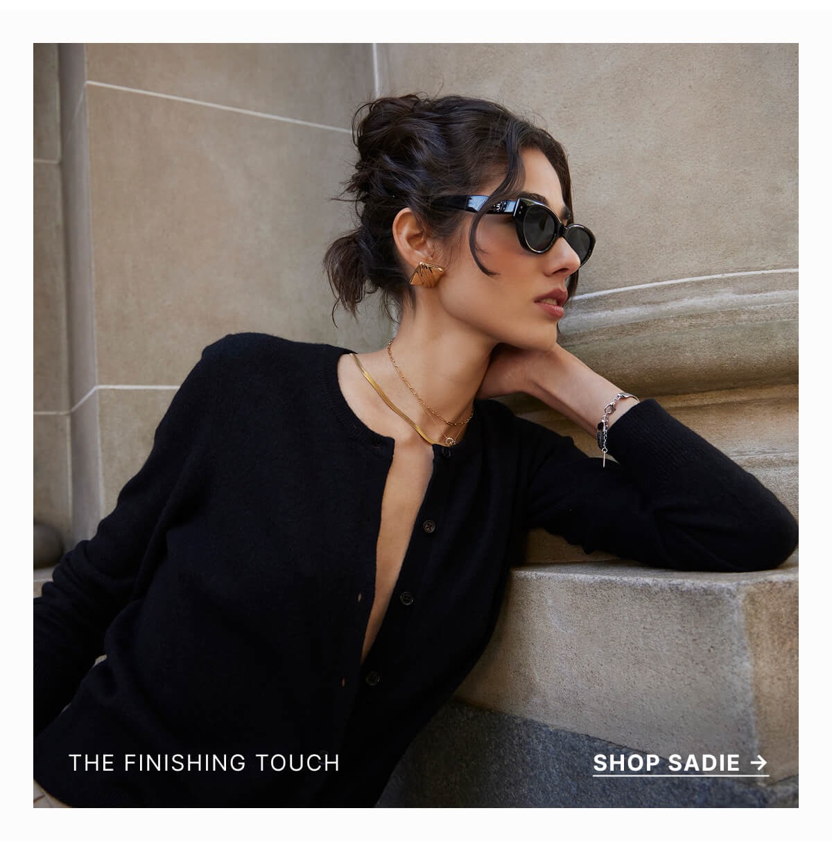 Grade A Cashmere The finest cashmere harvested from Capra Hircus goats in Mongolia. Won't lose shape, softness, or fray unlike lesser cashmere. 三川三川 三川三川 三川三 三川 Grade A 14 MICRONS Grade B 19 MICRONS Grade C 30 MICRONS