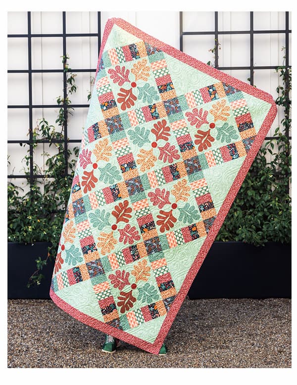 A falling leaf patterned quilt >>