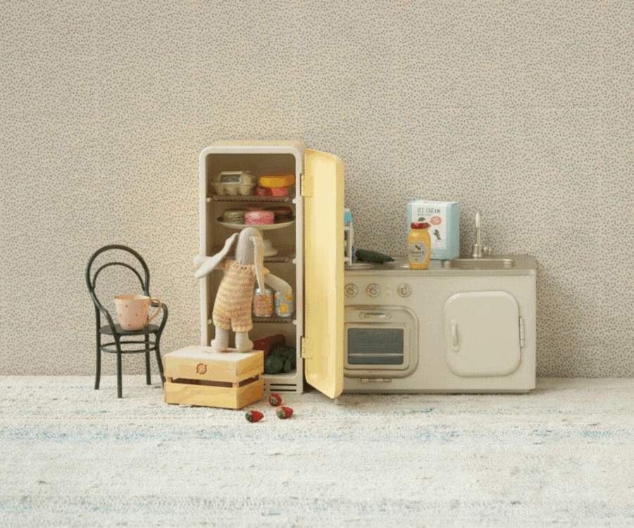 Maileg bunnies and rabbits on shelf.
