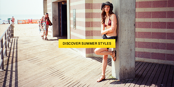 Widebanner-summer-girl-sandal-beach