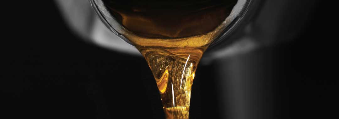 Which lubricant base oil group is typically derived from polyalphaolefins (PAO)?