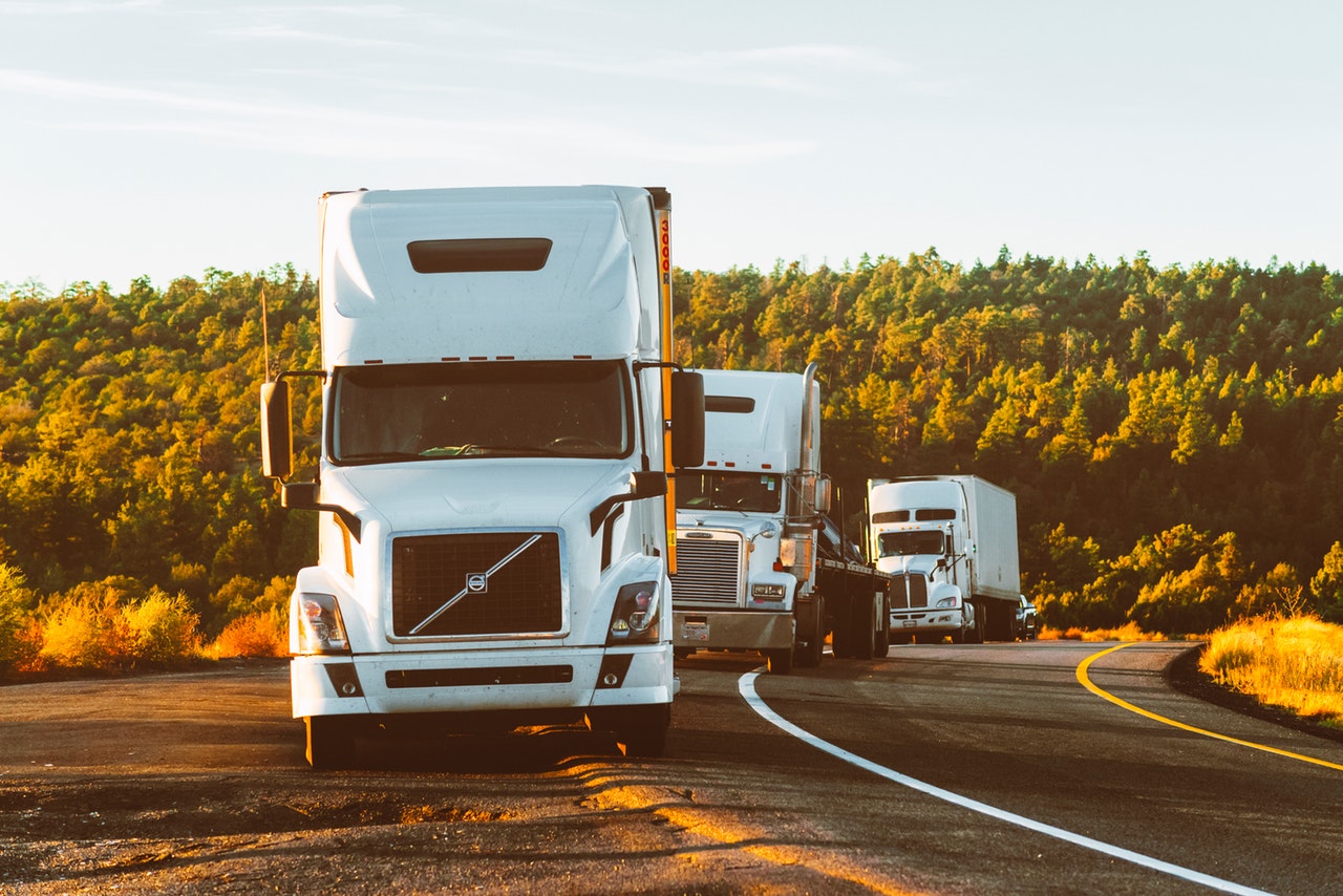 Fleet of Trailers on a curved road