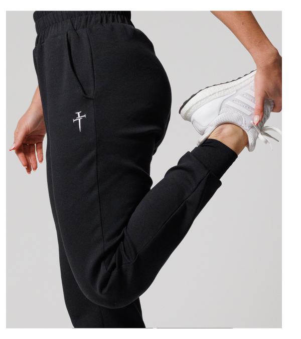 women's essential jogger - black