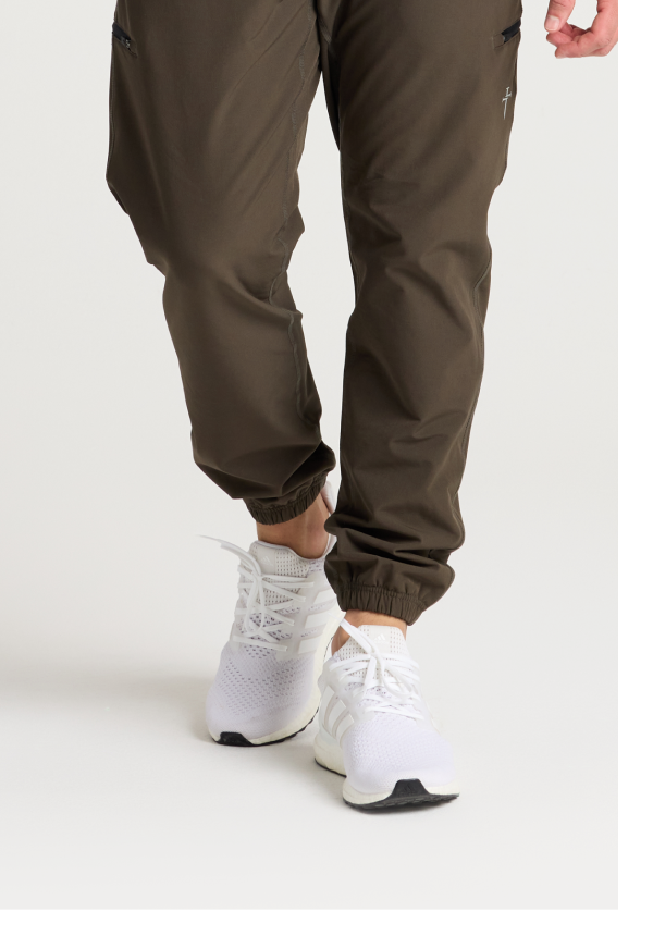 Vanta+ Jogger Streamlined, water- resistant, and built to move. Keeps your essentials close without adding bulk. • Zippered thigh pocket • Adjustable drawcord waistband with branded aglets • Hand pockets for everyday essentials SHOP NOW