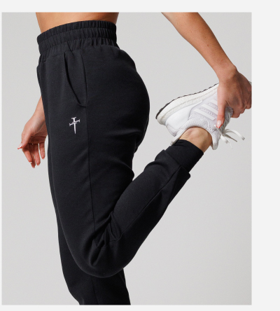 womens essential jogger black