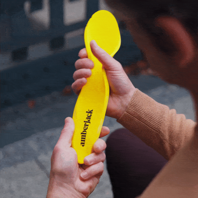 Model Holding Amberjack Insole