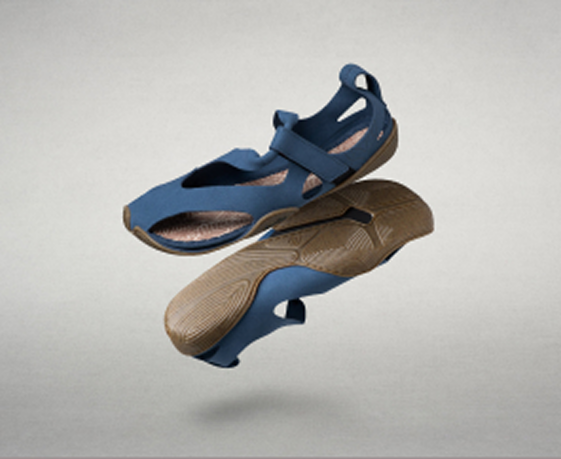 Product view of the ultralight Wildling sandals: One model in blue and brown and one model in black/dark gray, shown floating to display the flexible sole.