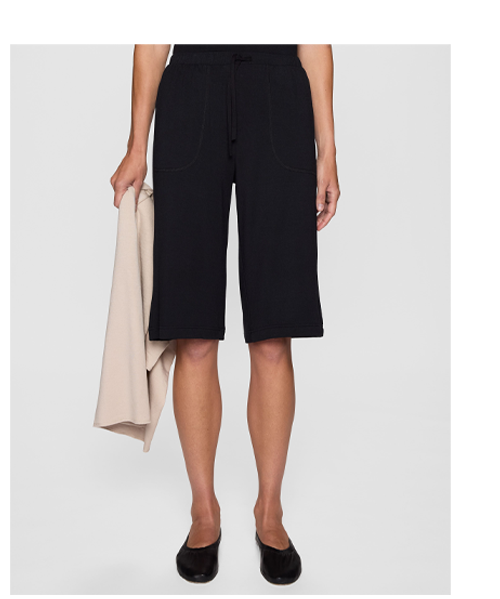 The Caroline Short
