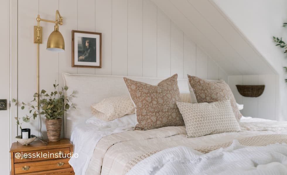 Bedroom painted in Classic