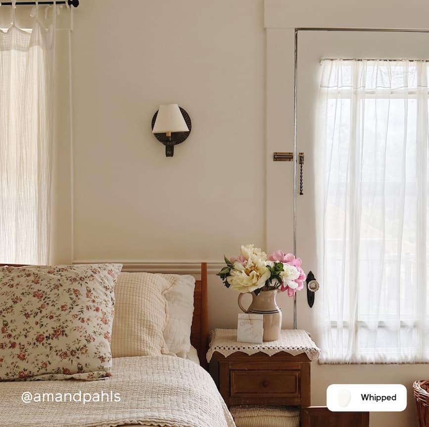 Bedroom featuring Whipped