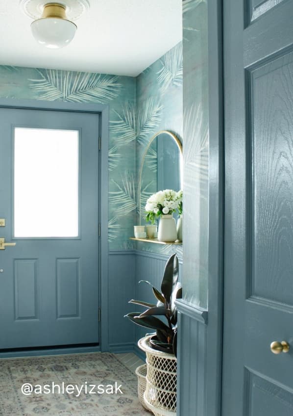 Interior door featuring Good Jeans