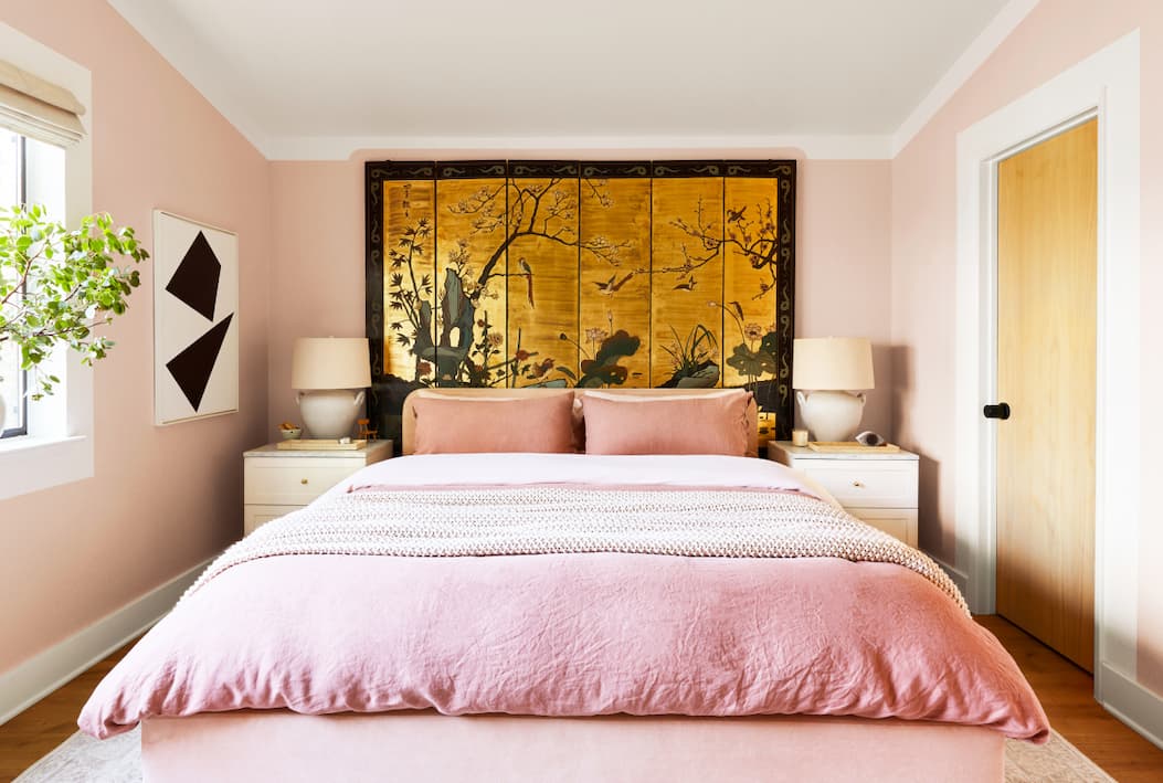 Bedroom featuring Wing It