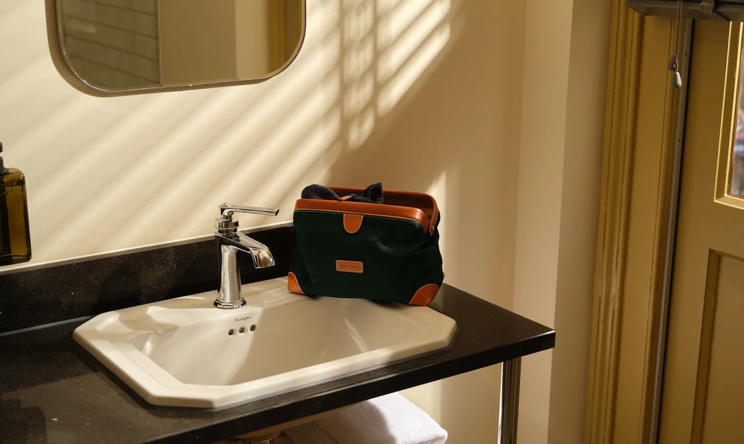 Toiletry navy