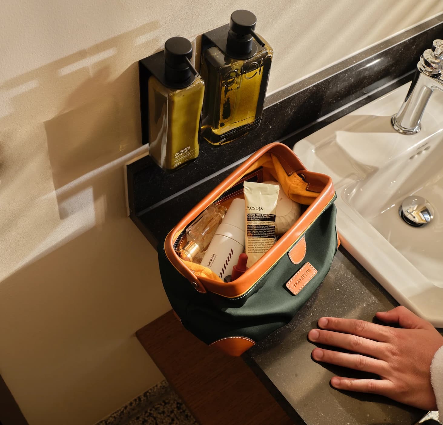 Toiletry green