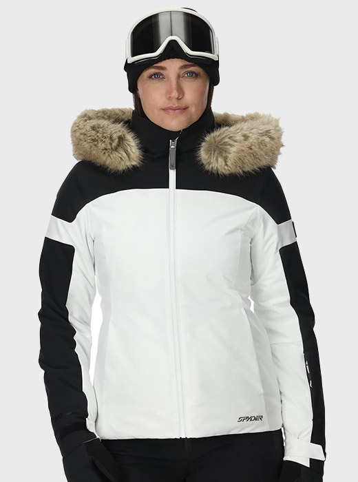 Women in Vida Jacket in white