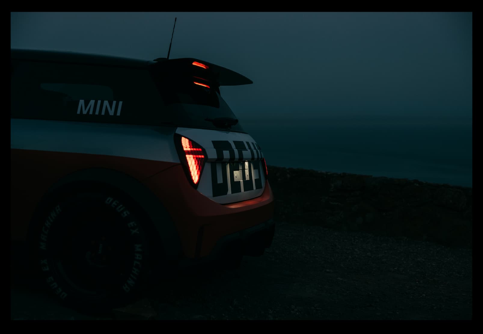 Mini x Deus