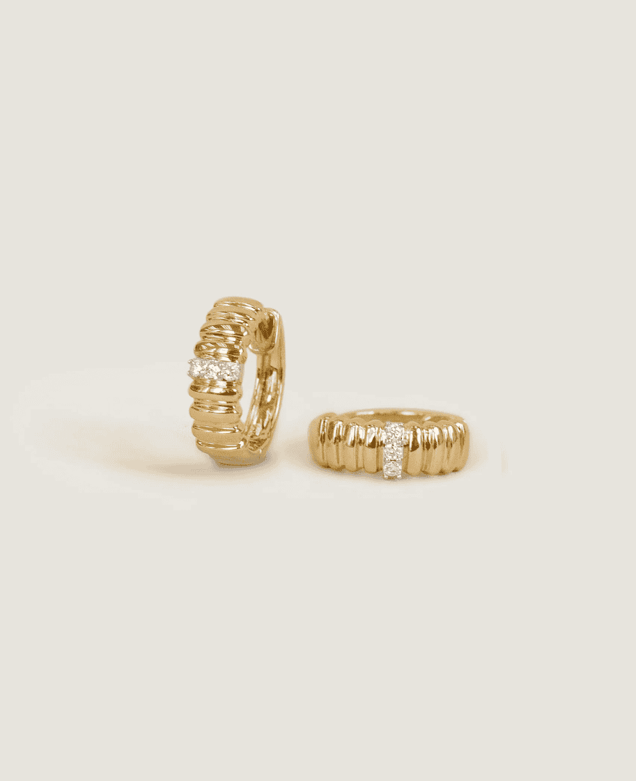 Solis Ribbed Three Diamond Hoop Earrings