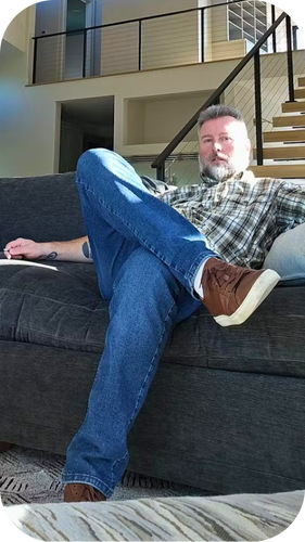 Perfect customer RC chillaxing in Athletic fit Admirals