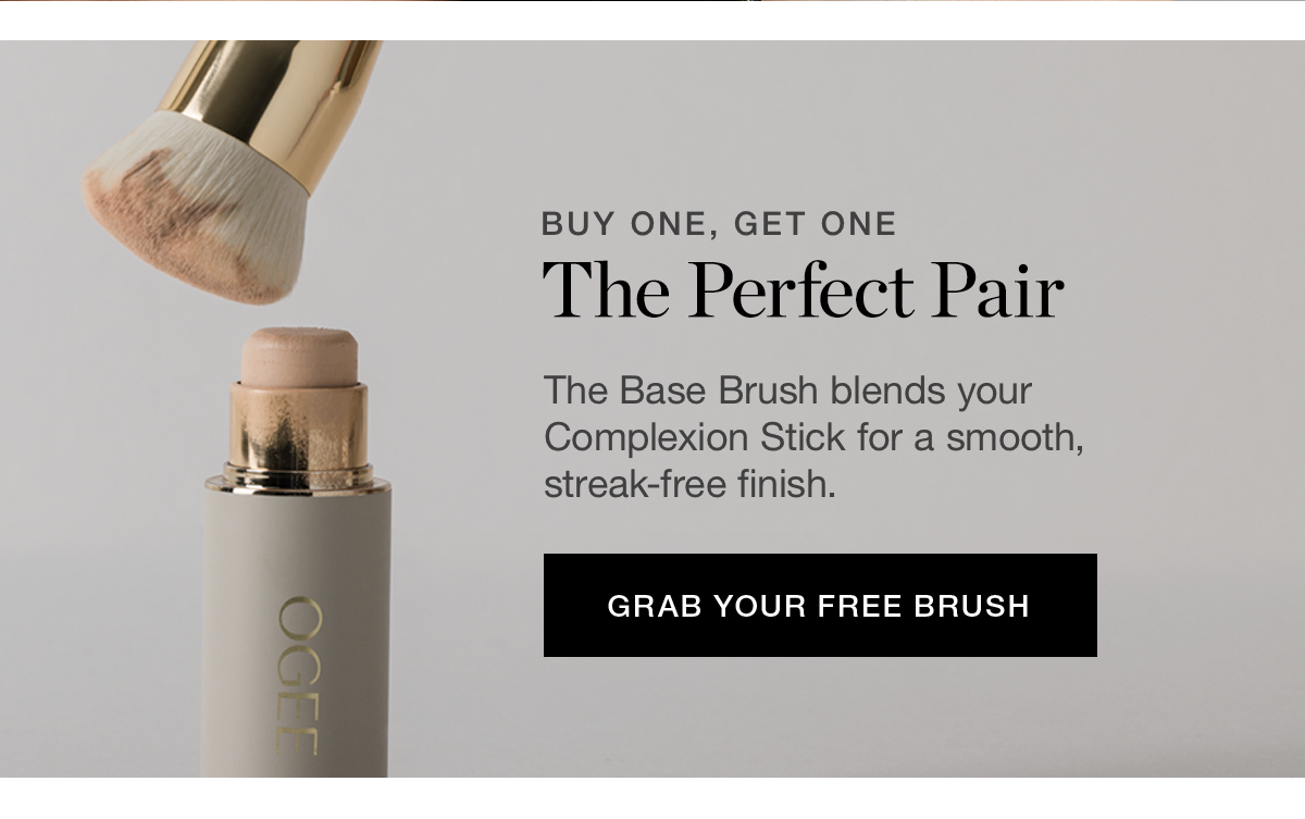The Base Brush blends your Complexion Stick for a smooth, streak-free finish.
