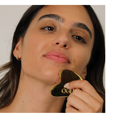 Step 4 - Using the u-shaped curve end of the tool, carve along the jawline on either side, beginning at the chin.