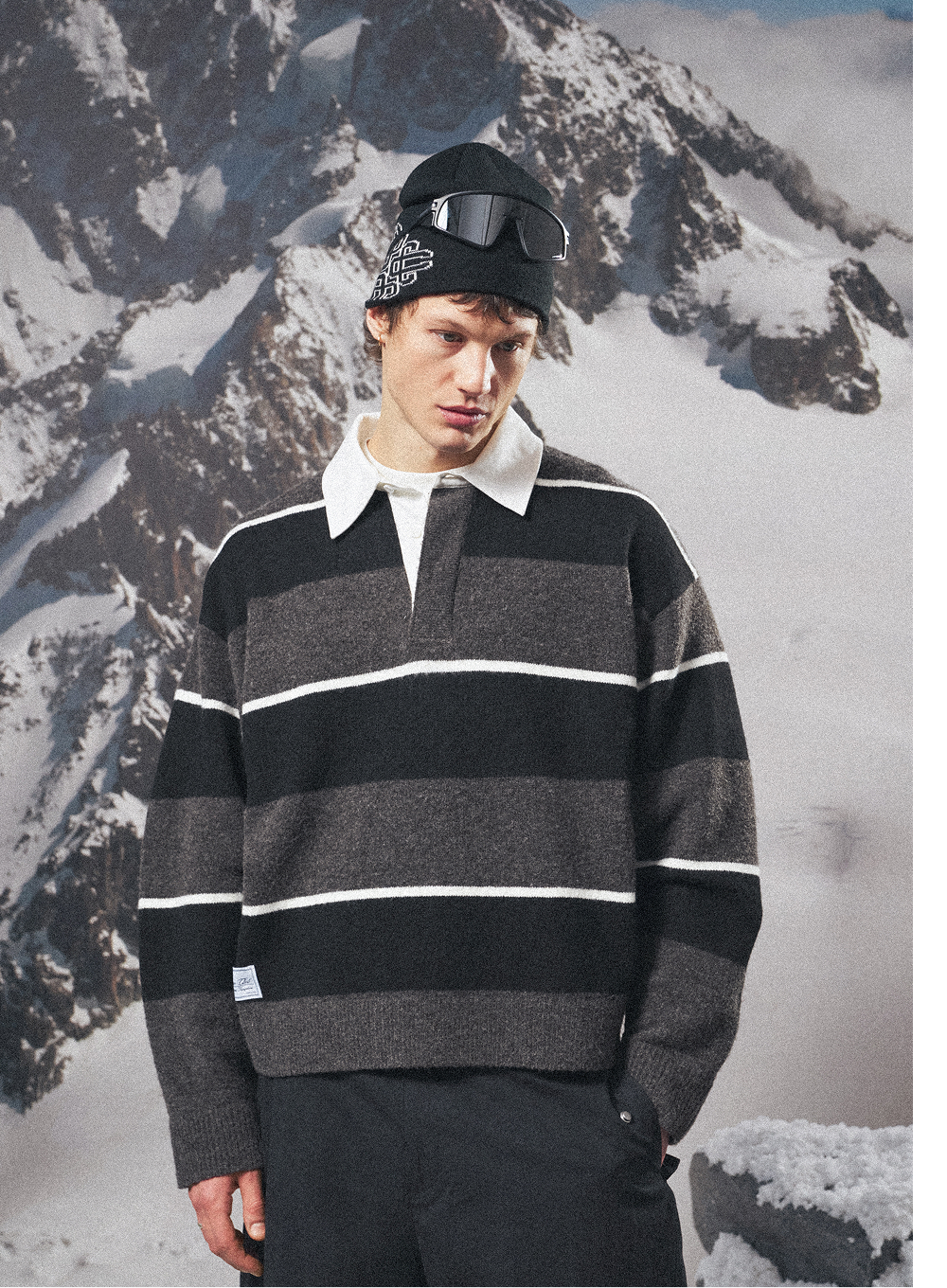 STRIPE CONTRAST COLLAR KNIT CREW