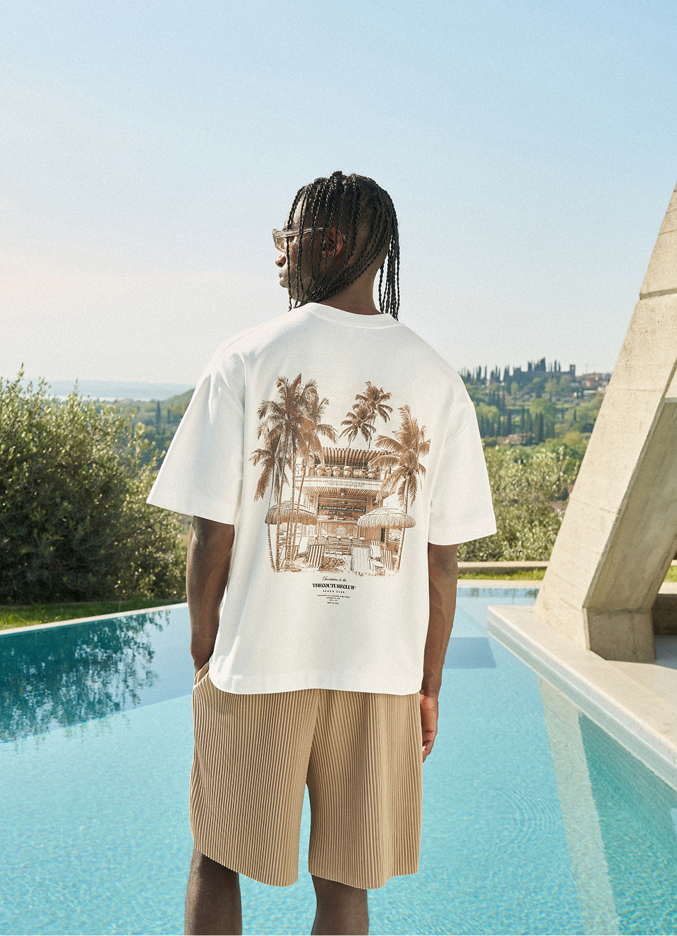 BEACH CLUB GRAPHIC T-SHIRT