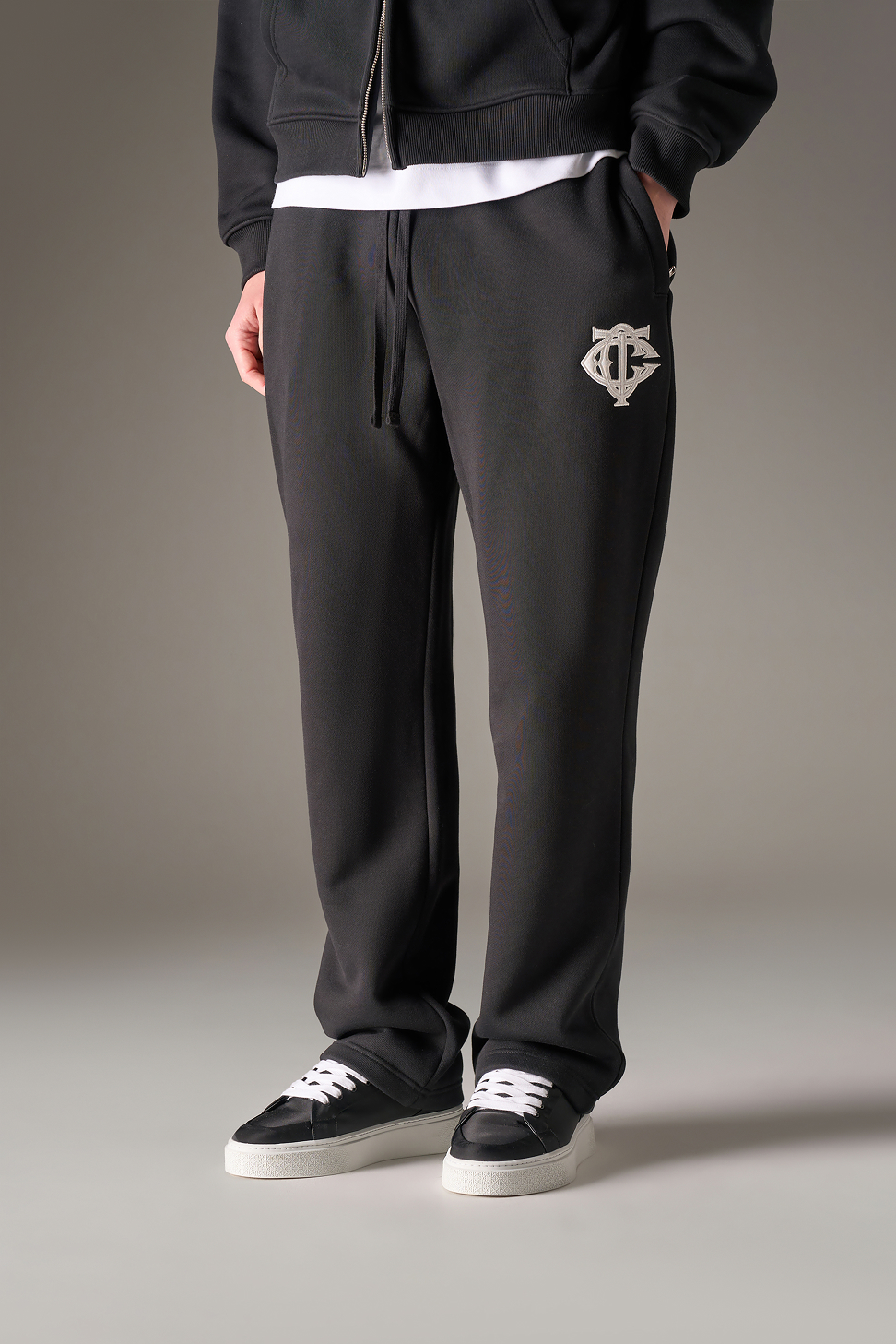 HEAVYWEIGHT MONOGRAM APPLIQUE EMBLEM JOGGERS