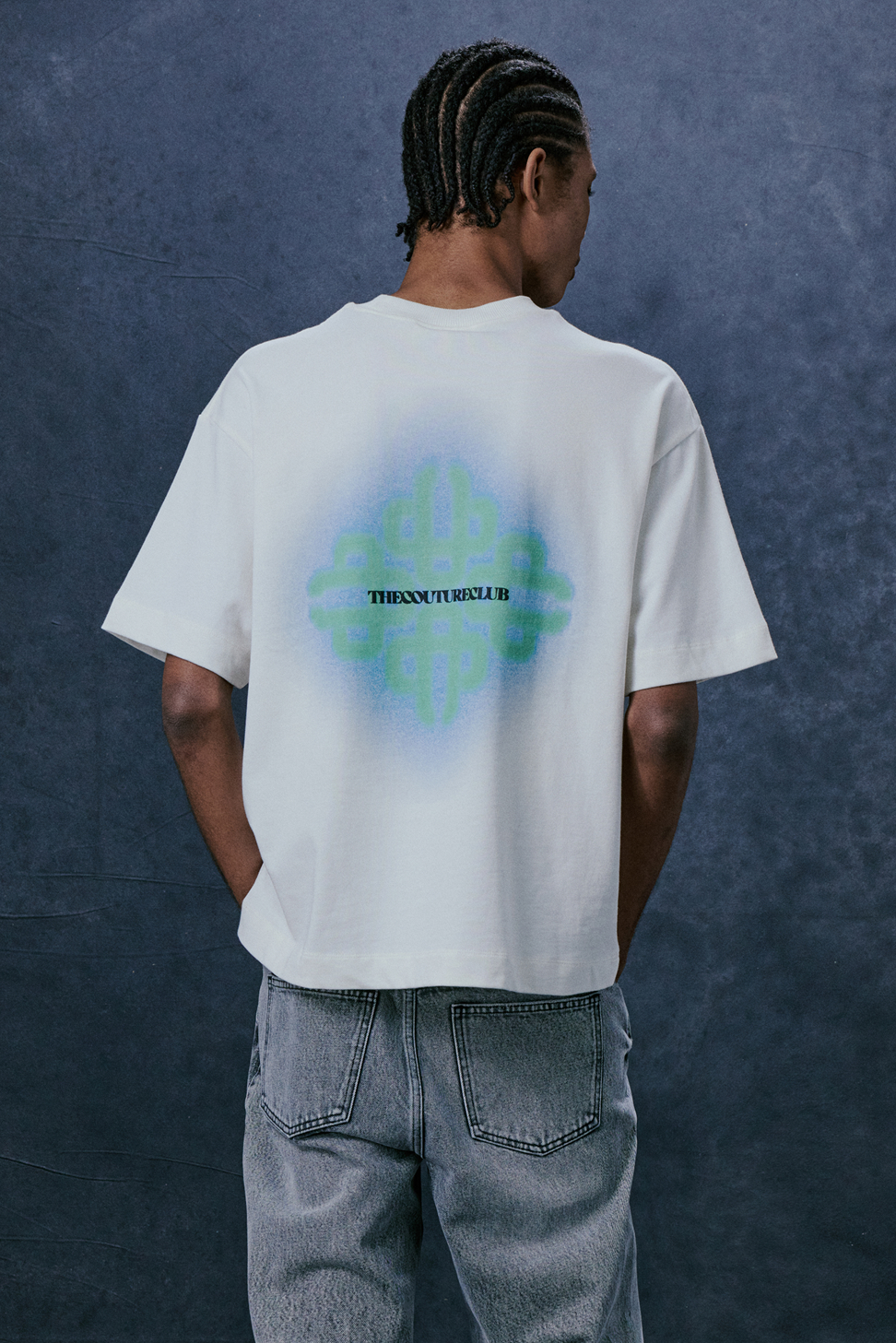 SPRAY EMBLEM GRAPHIC T-SHIRT