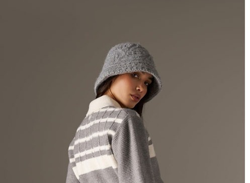 CONTRAST STRIPE KNITTED ZIP THROUGH