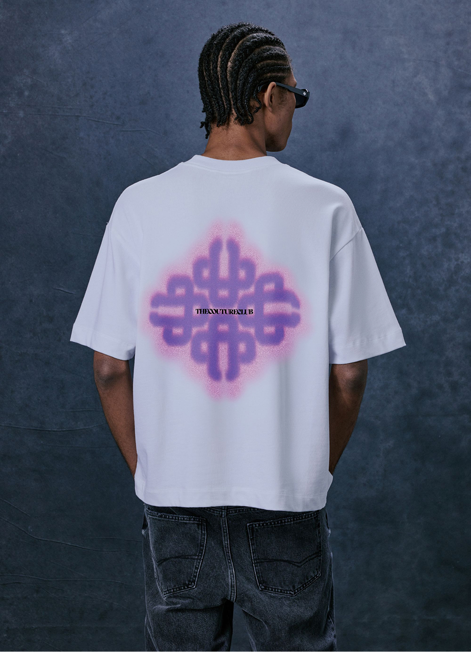 SPRAY EMBLEM GRAPHIC T-SHIRT