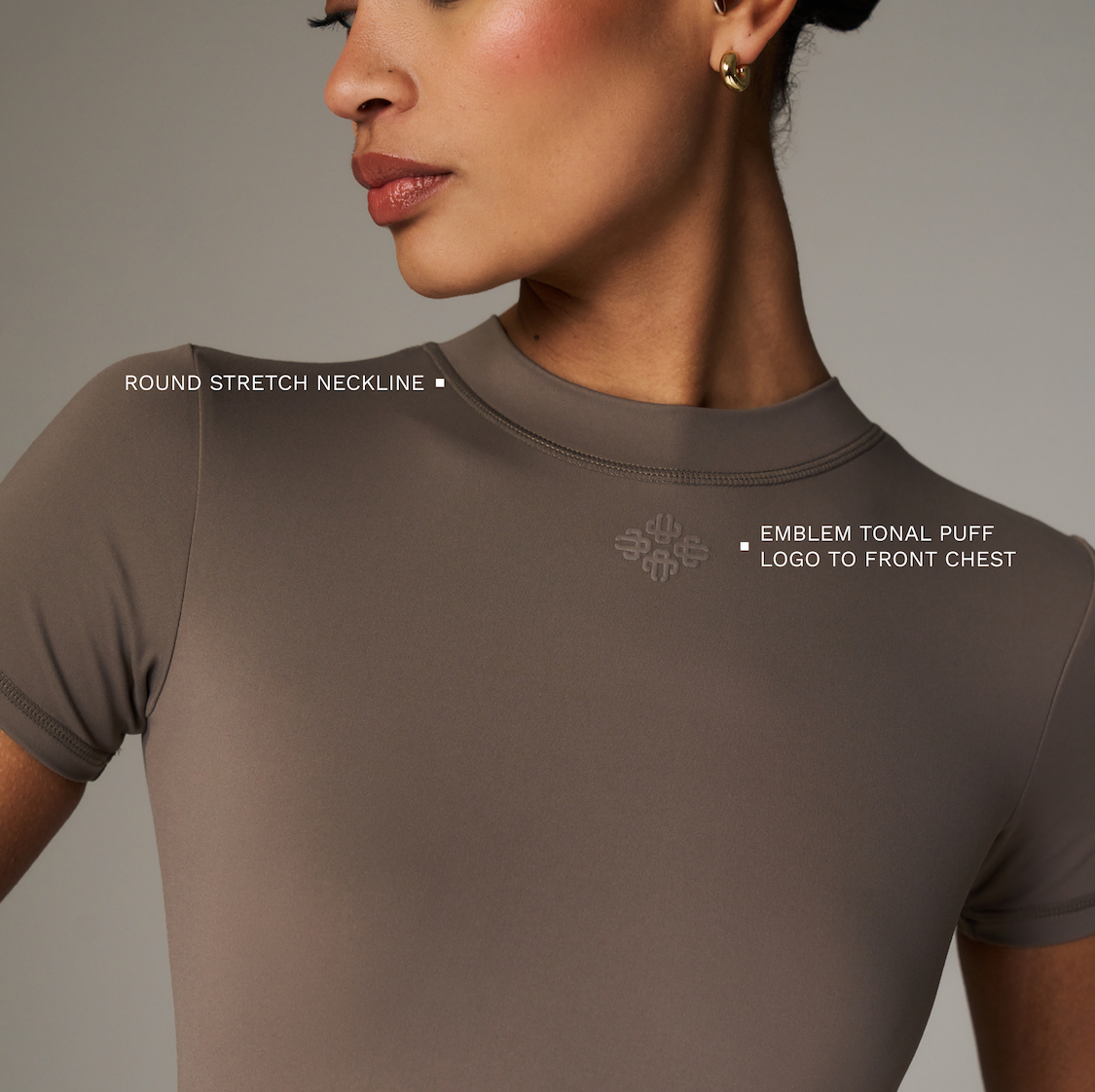 SCULPTING STRETCH EMBLEM BABY TEE