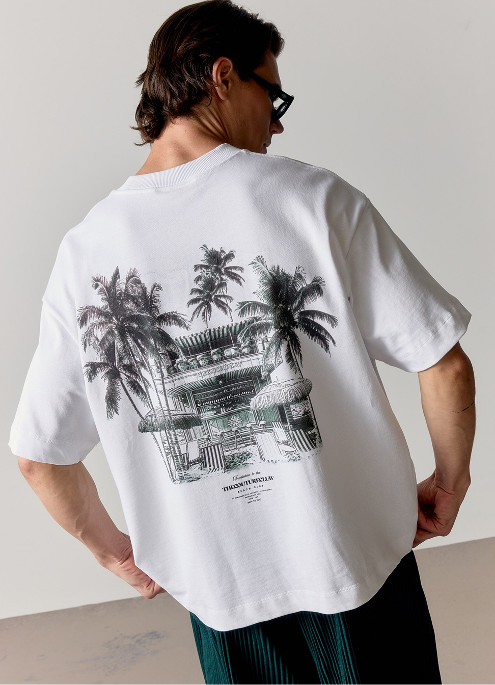BEACH CLUB GRAPHIC T-SHIRT