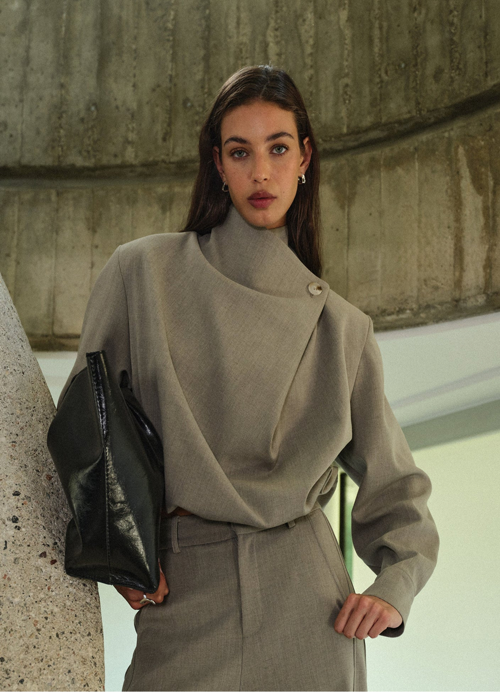 FUNNEL NECK TOP