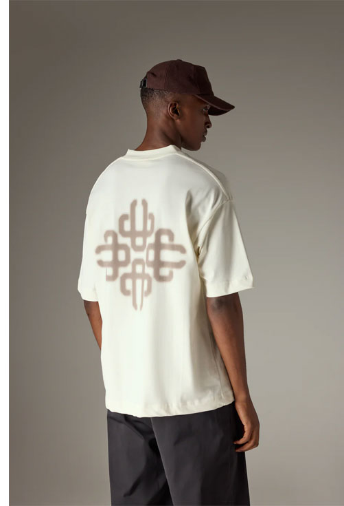 BLURRED GRAPHIC EMBLEM T-SHIRT