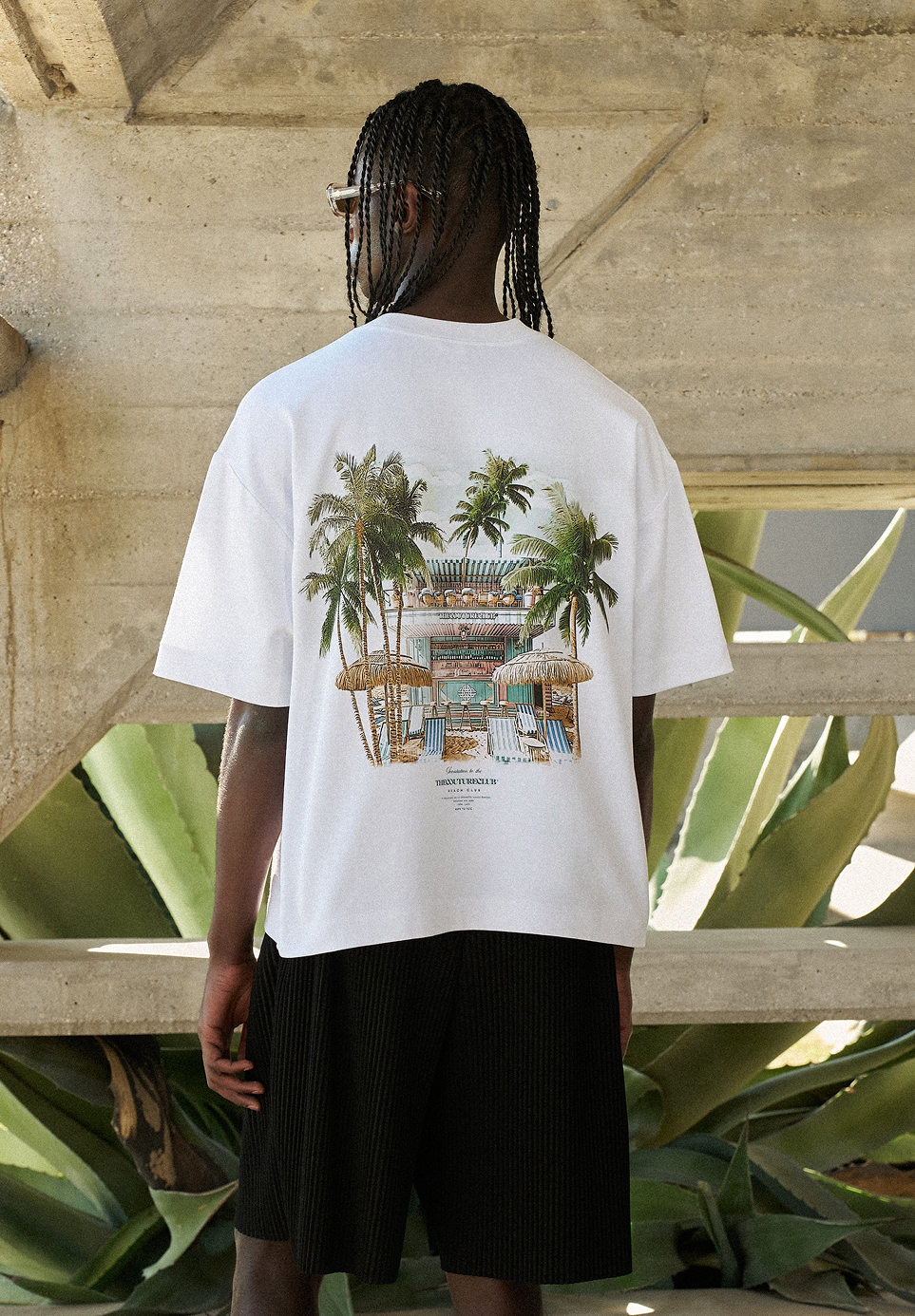 BEACH CLUB GRAPHIC T-SHIRT