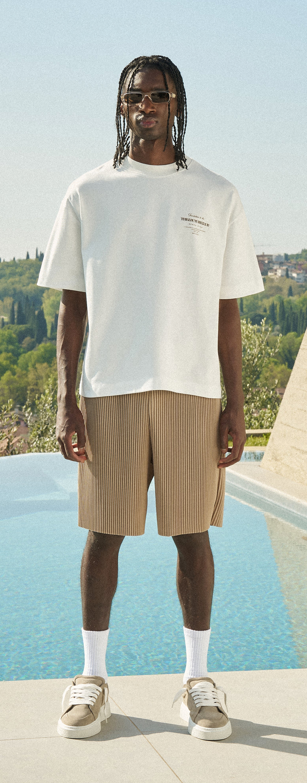 BEACH CLUB GRAPHIC T-SHIRT