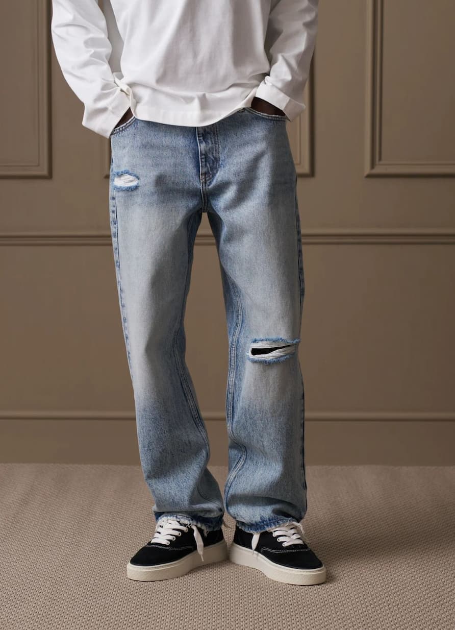 DISTRESSED RELAXED STRAIGHT FIT JEAN