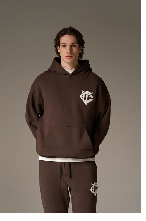 HEAVYWEIGHT MONOGRAM APPLIQUE EMBLEM HOODIE